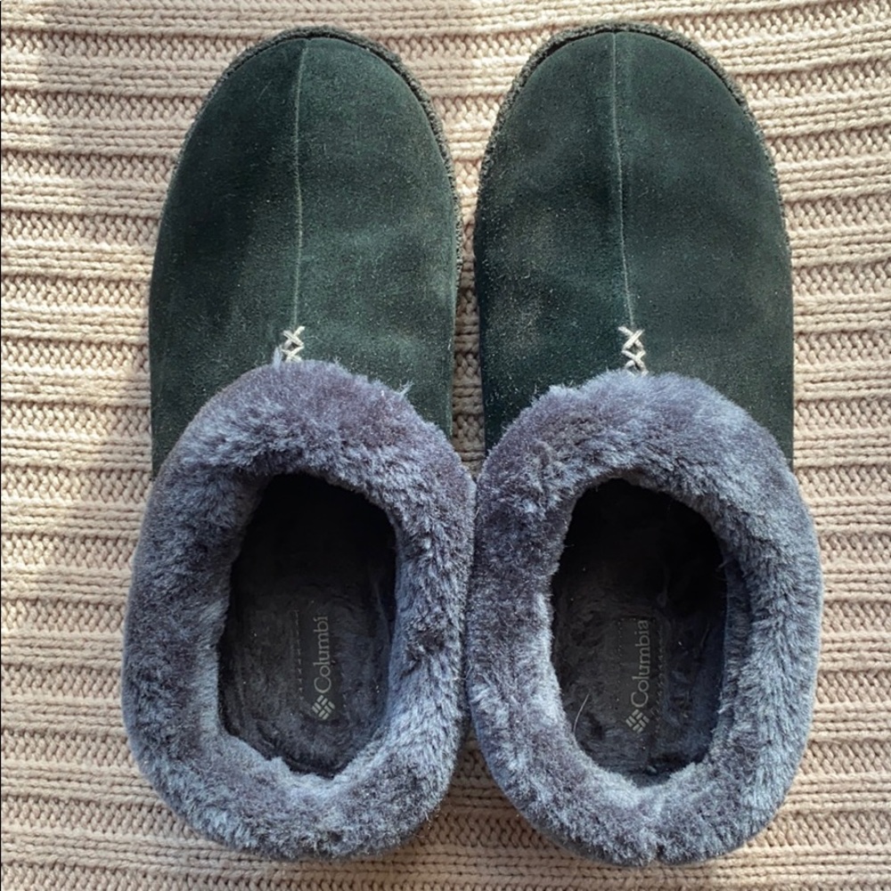 Columbia fuzzy slippers